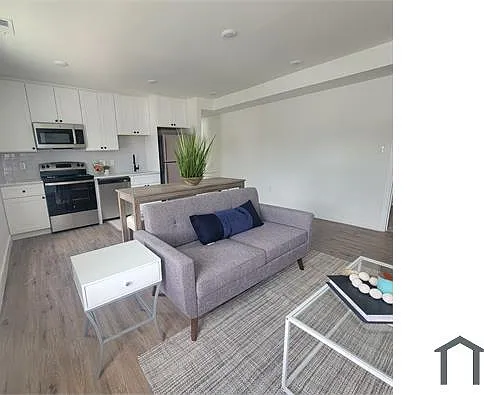 324 61st St NE #5 — Photo 1