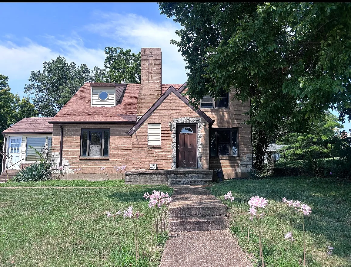 4 bed, 1.5 bath, 1020 sqft, $1,800 — Photo 1