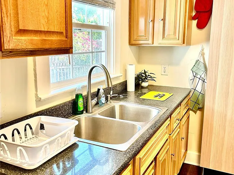421 S Electric Ave #A — Photo 2