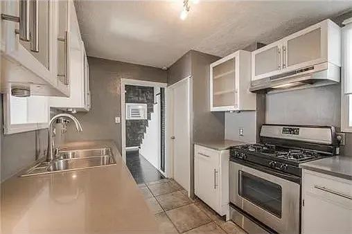 2202 W 47th Ter — Photo 12