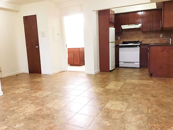 2nd image of 3616 Astoria Blvd APT 6A
