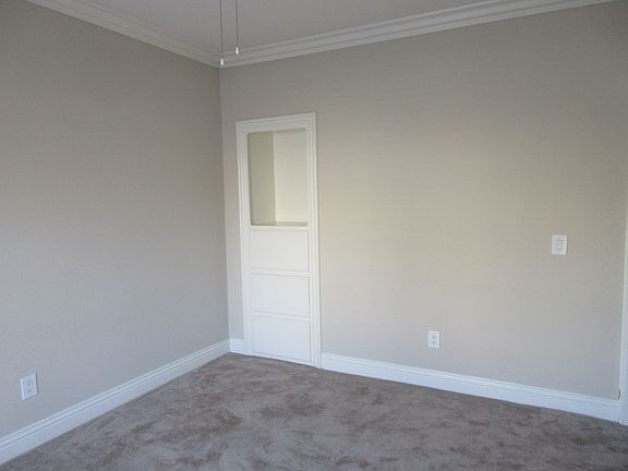 5th image of 102 Orange Ave APT 1