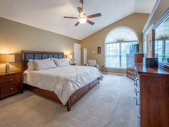 5th image of 1226 Silvercreek Cres