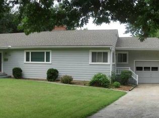 2887 SW Mulvane St, Topeka, KS 66611