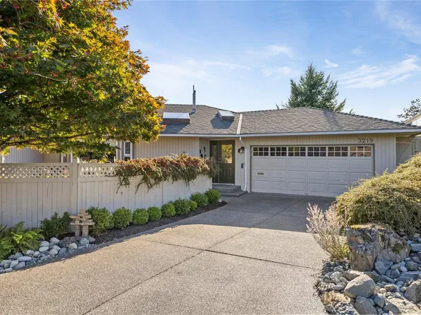 3219 Point Pl, Nanaimo, BC V9T 5V2