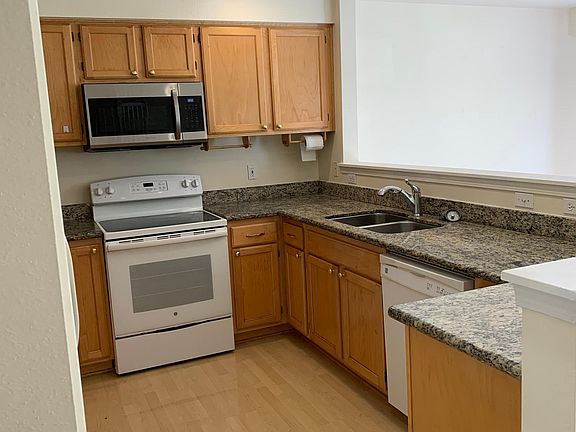 3rd image of 4627 168th Ct NE