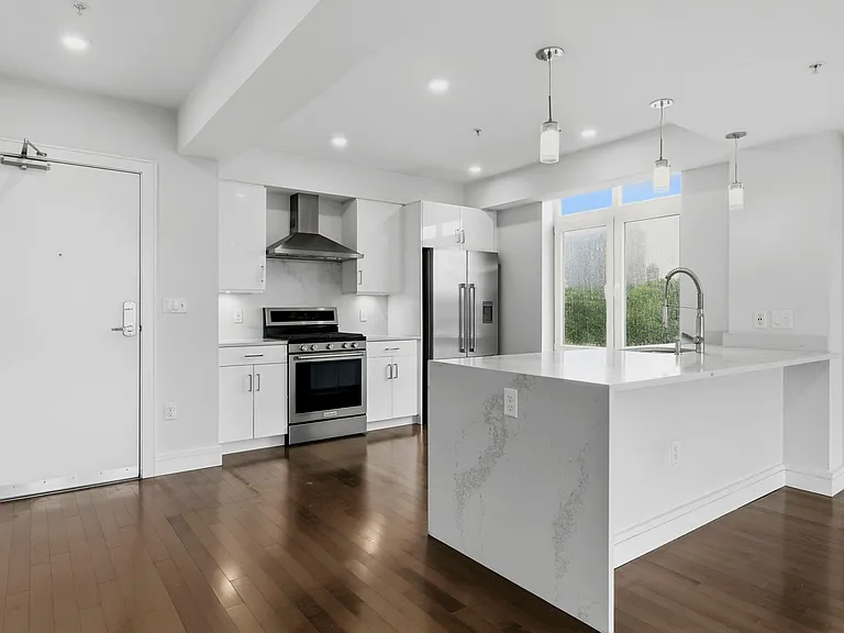 262 Monsignor Obrien Hwy #605 — Photo 4