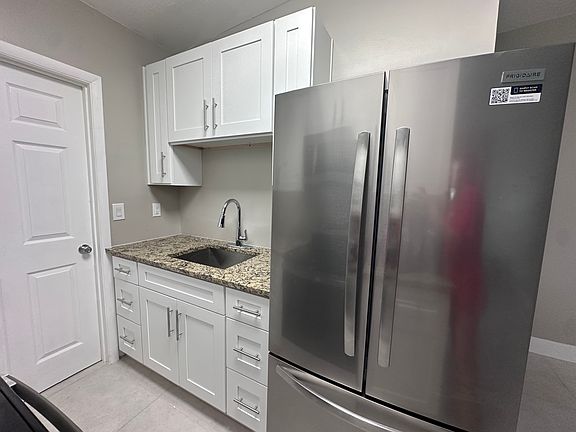2nd image of 33 Jackson Ct