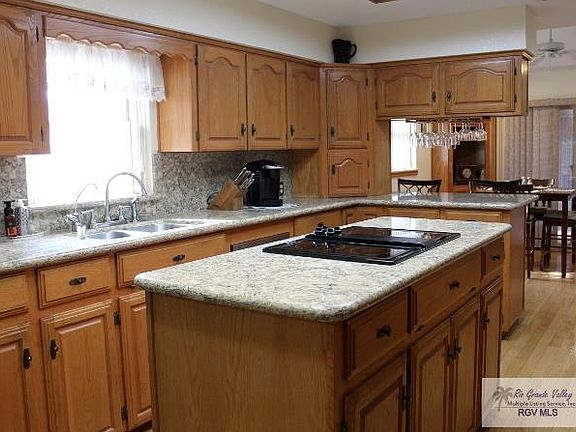 5th image of 169 Willow Cir