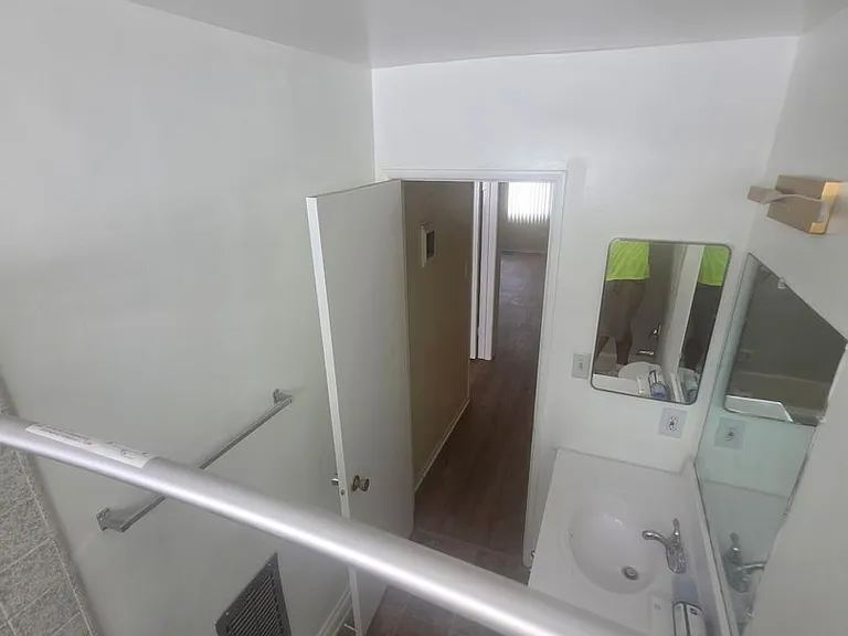 1343 N Curson Ave — Photo 10