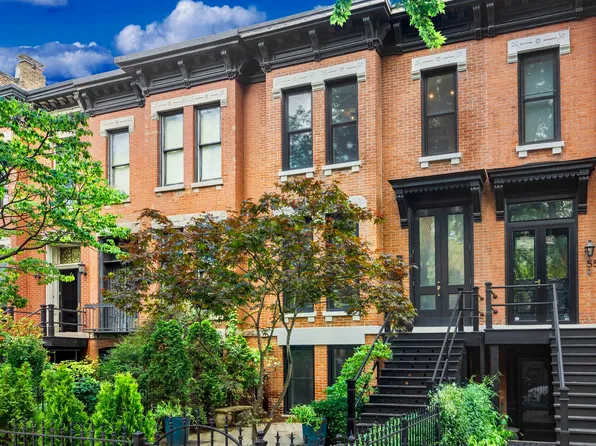 554 W Fullerton Pkwy, Chicago, IL 60614