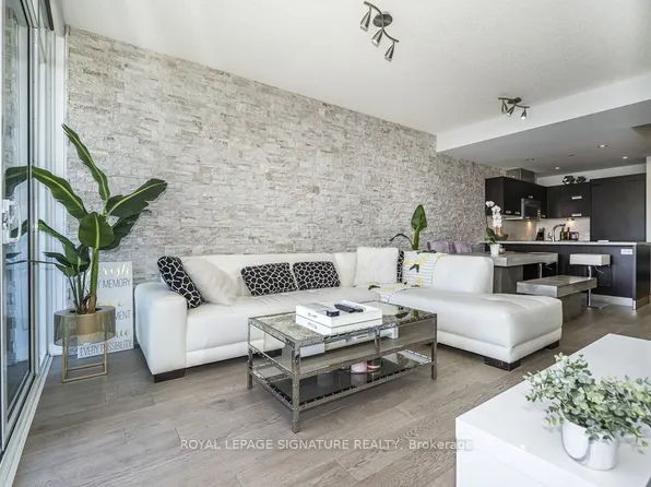 90 Park Lawn Rd #2115, Toronto, ON M8Y 0B6