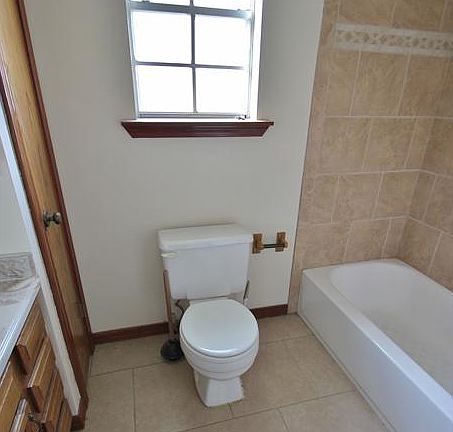4th image of 3712 Civic St