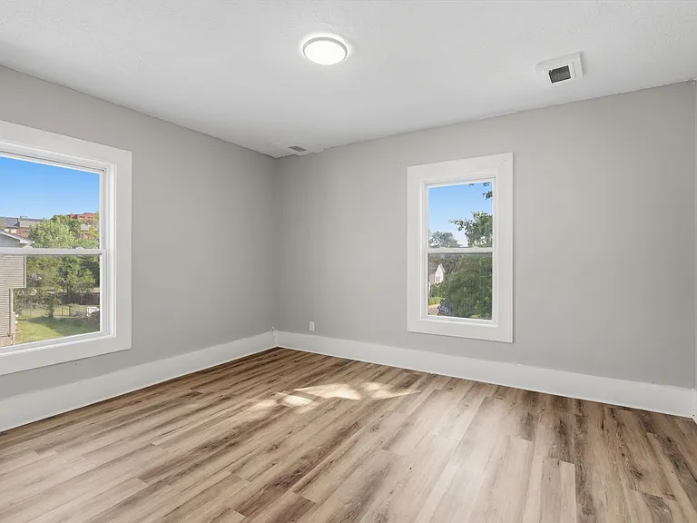 834 Worthington Street — Photo 12