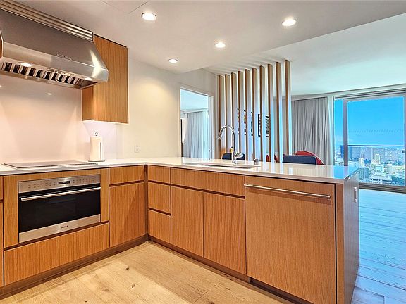 5th image of 1390 Kapiolani Blvd #3605