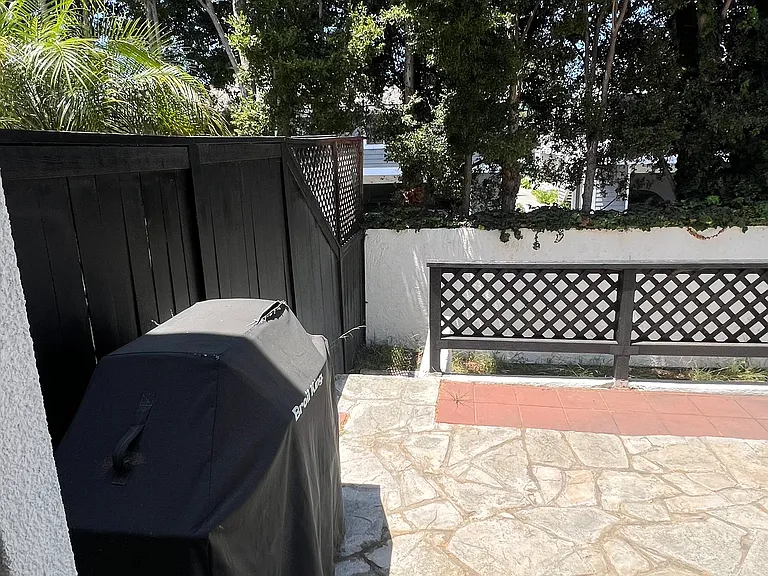821 W 15th St #3D — Photo 32