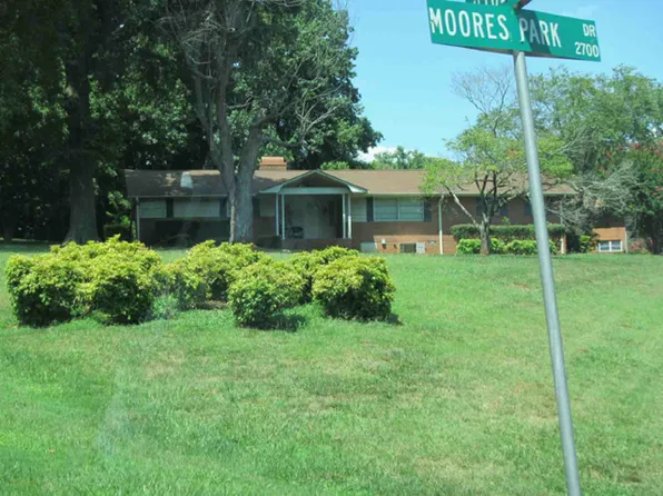 2736 Moores Park Dr, Charlotte, NC 28214