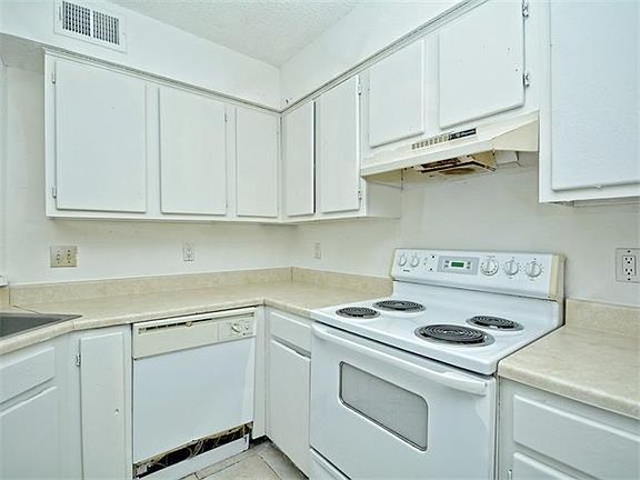 5th image of 1702 Horseshoe Cir