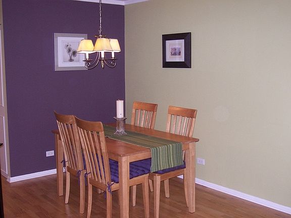 Dining Area : Dining area is right off kitchen and open to living room