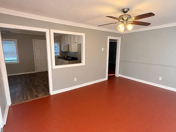 3rd image of 1062 Larue Pl