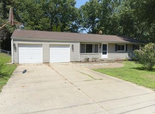 2226 Saines Manor Dr, Jackson, MI 49201