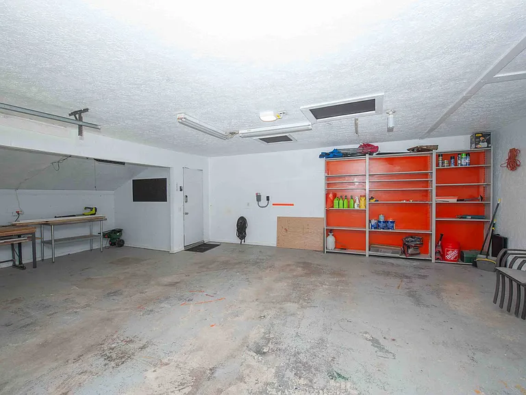 973 Hollow Creek Dr — Photo 35