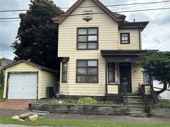 2207 7th Ave, Beaver Falls, PA 15010