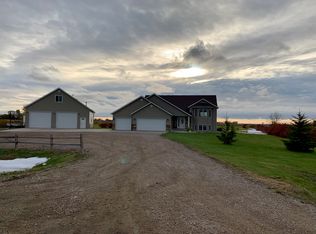 3250 Sheena Ct, Grand Forks, ND 58201