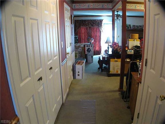 4th image of 836 Sommerville Cres