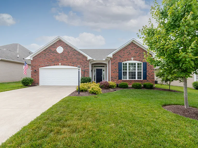 476 Carrick Dr — Photo 1