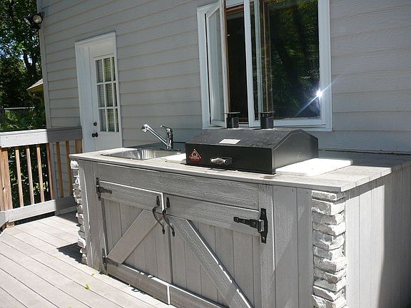 Outdoor Kitchen