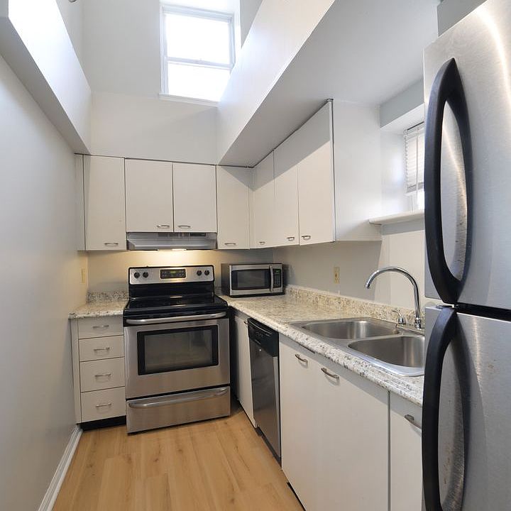 1st image of 814B Russell Blvd #0