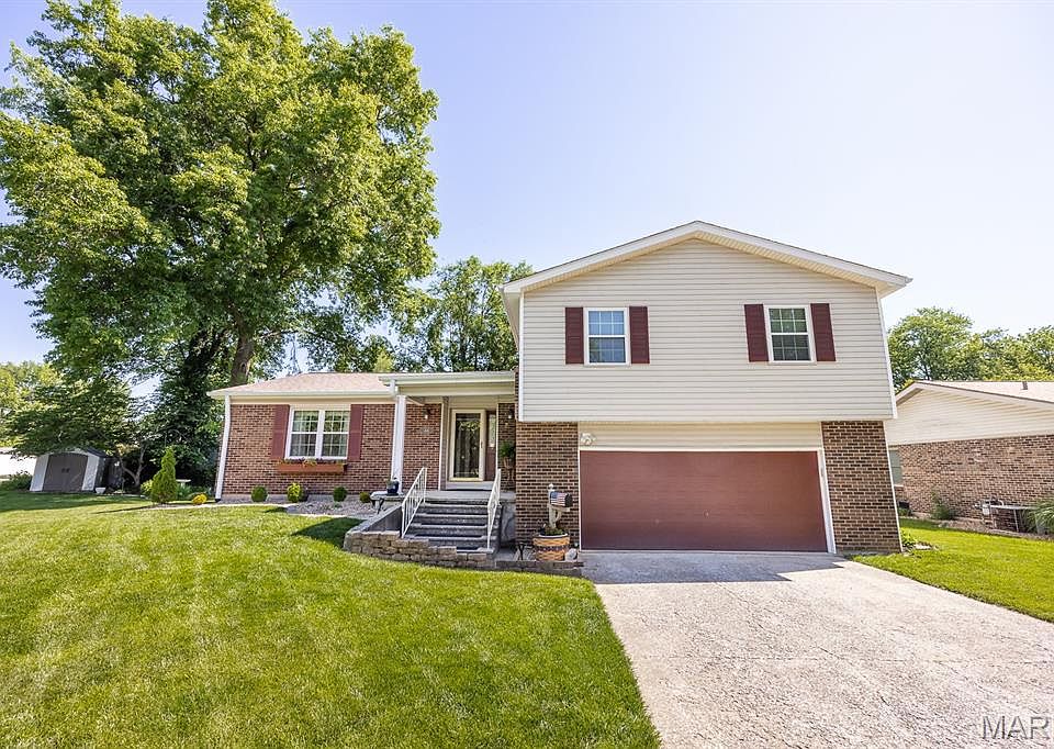 1st image of 44 Belle Crest Dr