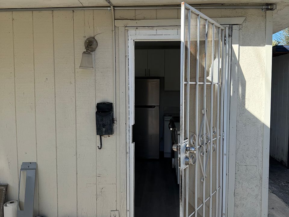 1st image of 971 N Citrus Ave