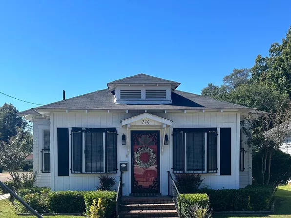 210 3rd St, Greenwood, MS 38930