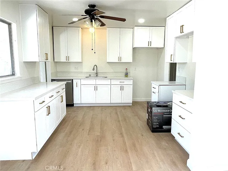 2551 W Rome Ave — Photo 5