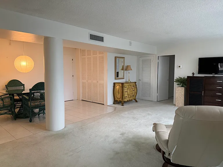 524 Orton Ave #403 — Photo 5