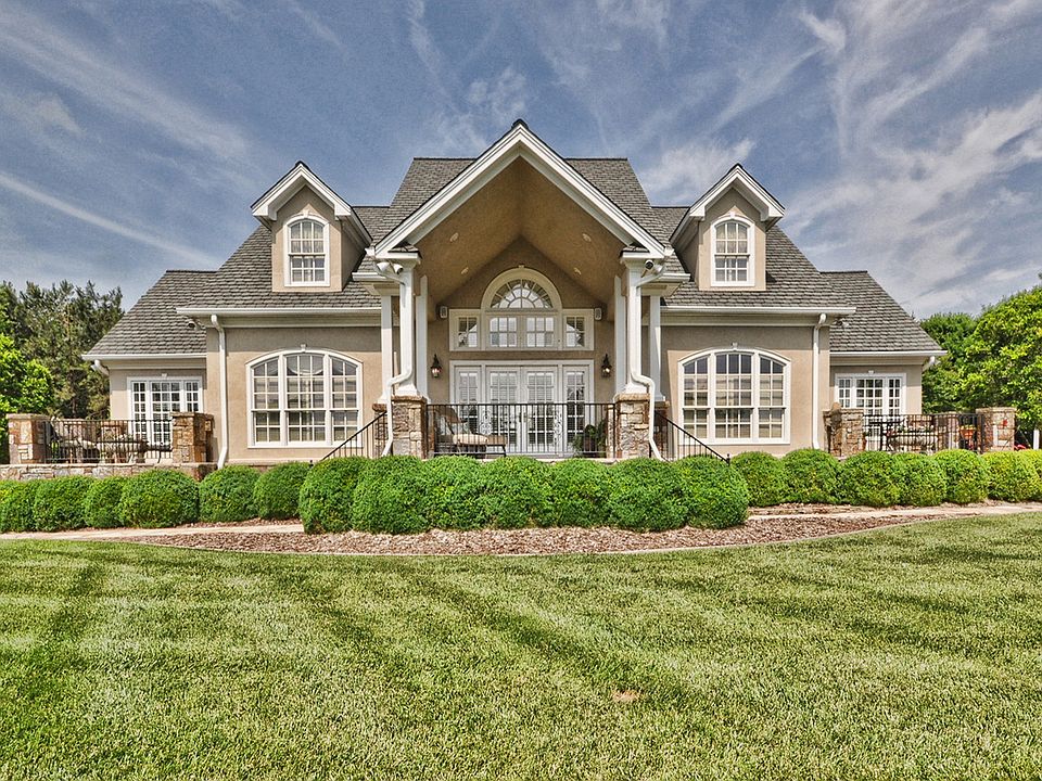 1st image of 438 Baymount Dr