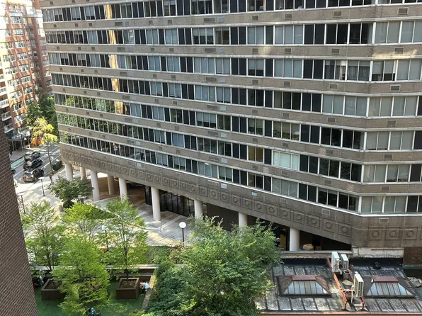 400 East 54th Street image 5 of 24