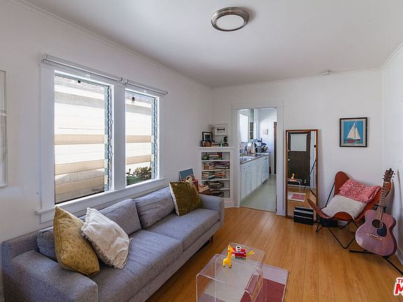 5th image of 2342 Beach Ave