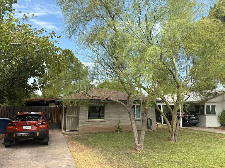 1230 S Roosevelt St — Photo 2