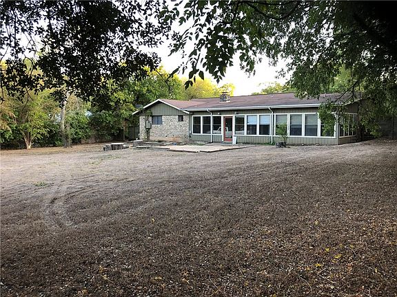 2nd image of 2108 Mimosa Dr