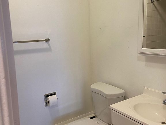 5th image of 1030 Chicago Ave APT 208
