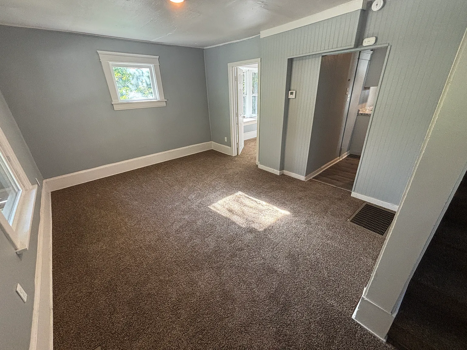 3 bed, 732 sqft, $1,200 — Photo 3