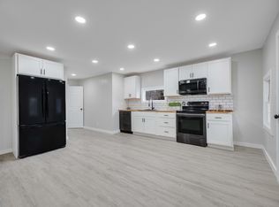 882 Main St, Corinth, ME 04427