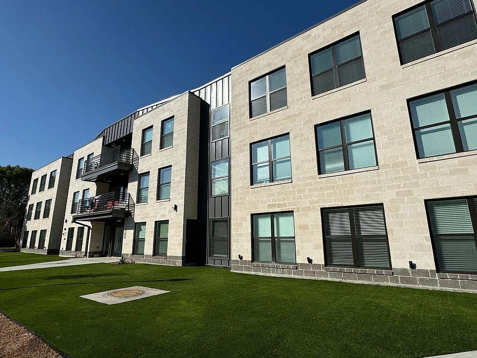 3240 S University