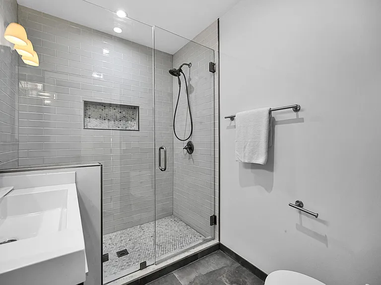 150 NE 50th Ter — Photo 36