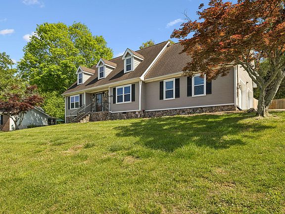 2nd image of 621 Lee Dr