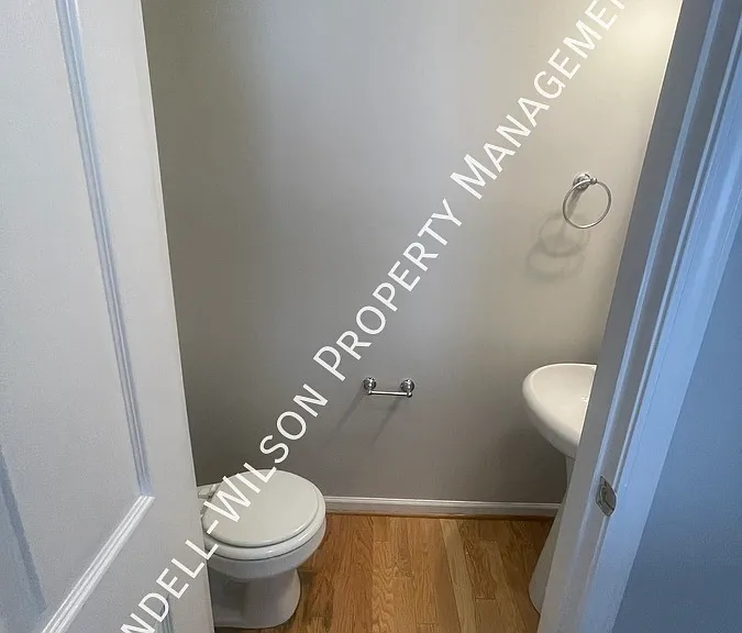 2800 Gross Ave — Photo 4