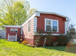 18 Brierwood Ln, Pittsfield, MA